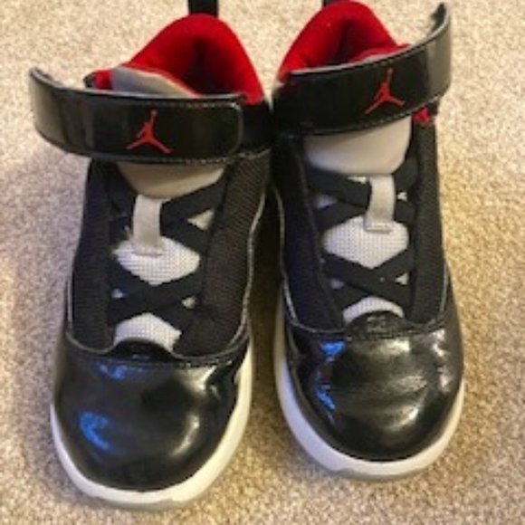Step Up Your Kid's Style with Jordan Velcro Sneakers in Size 11 - Good Condition - Picture 1 of 5